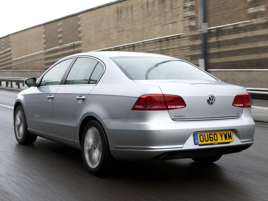  Volkswagen Passat 2010 года  (UK) (фото 9 из 11)